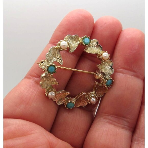 Vintage Leaf Brooch 1" Round Gold Tone Imitation Pearls Turquoise Accents - Picture 2 of 13